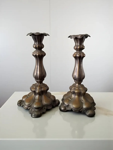 Antiguo Par De Candelabros De Bronce Macizo Estilo Clásico Bronce