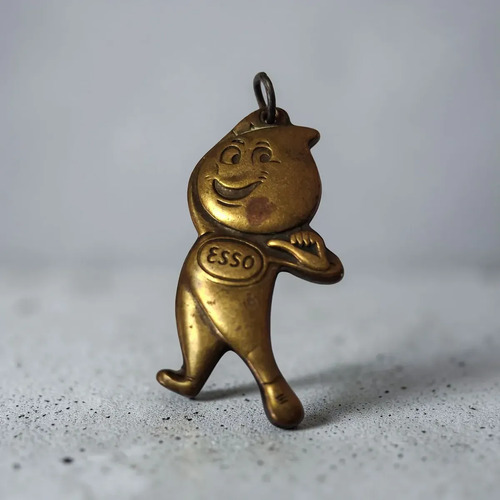 Llavero Antiguo Gota Esso Boy Bronce Automobilia Original Dorado Oscuro